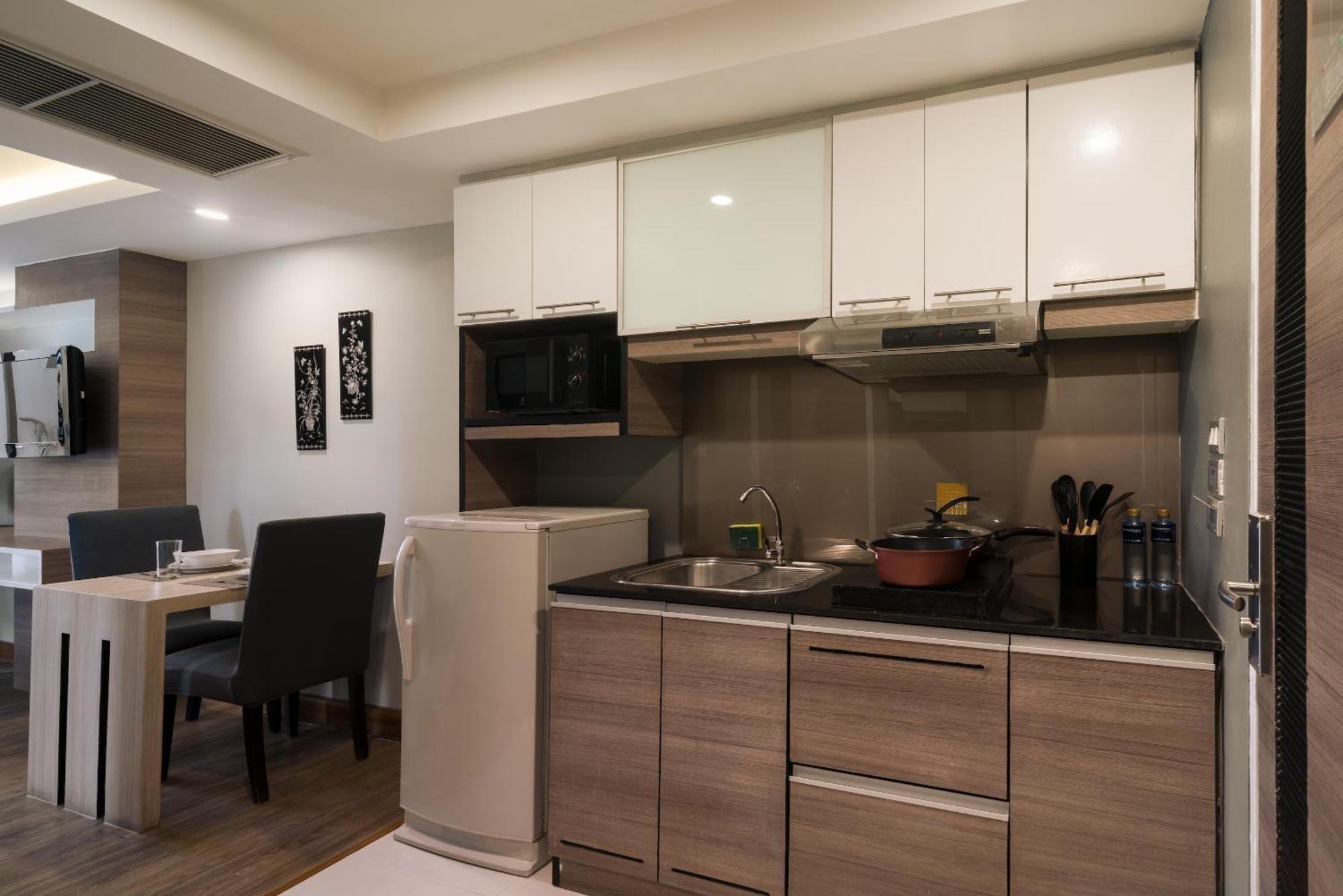 Aspira Suites Sukhumvit 20 Банкок Екстериор снимка