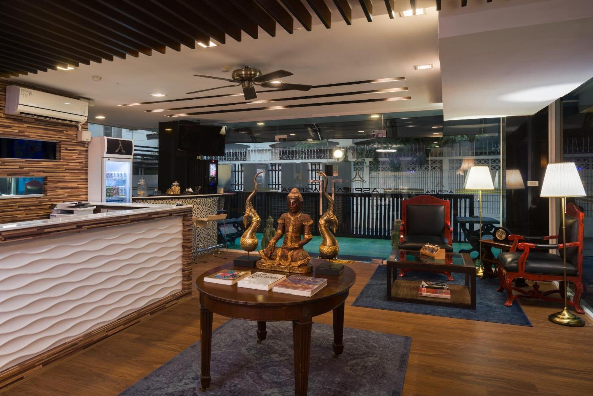 Aspira Suites Sukhumvit 20 Банкок Екстериор снимка