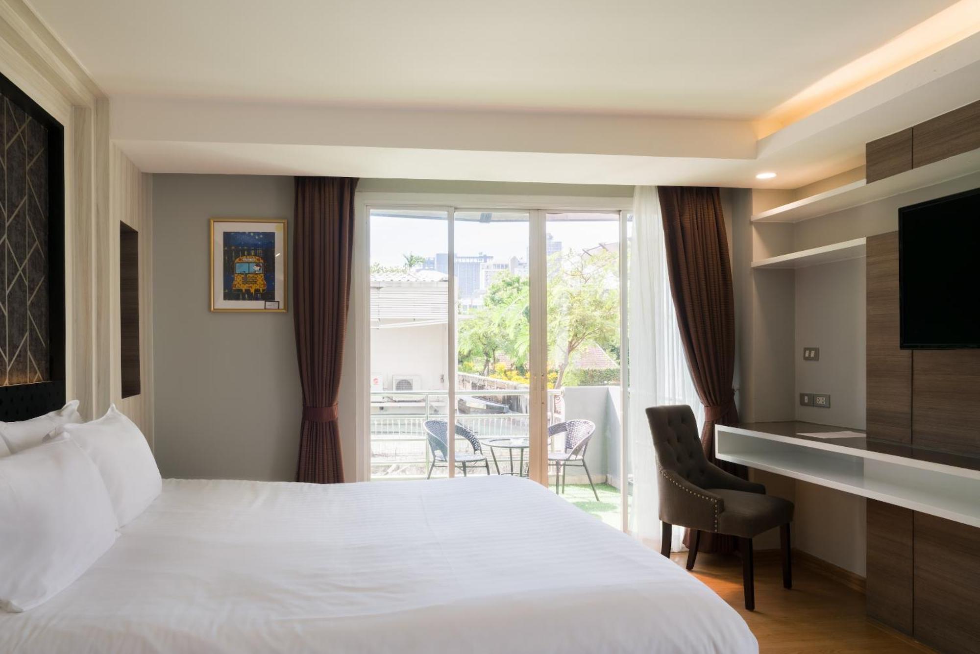 Aspira Suites Sukhumvit 20 Банкок Екстериор снимка