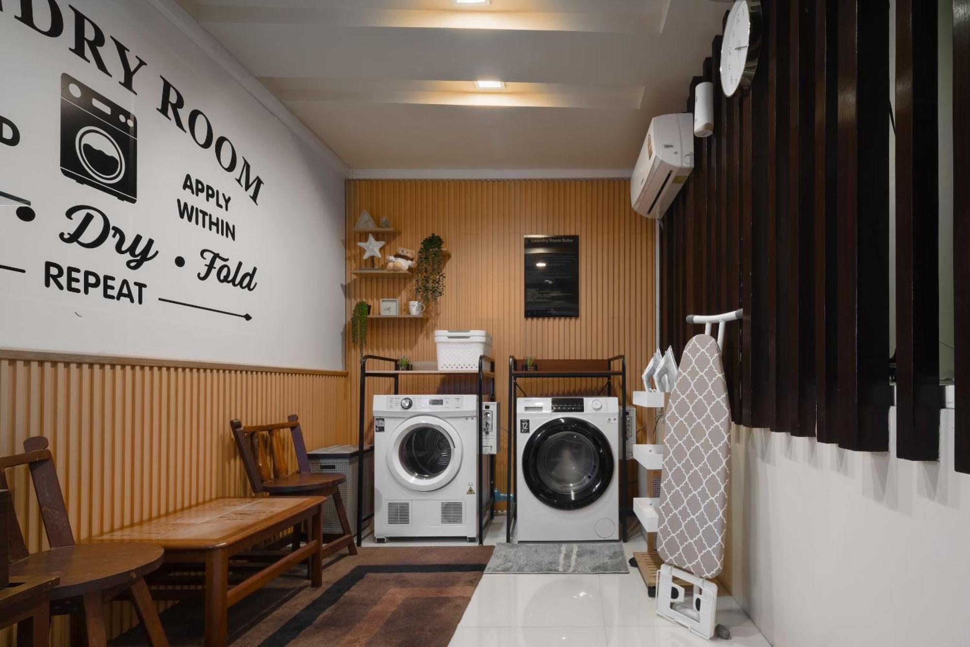 Aspira Suites Sukhumvit 20 Банкок Екстериор снимка