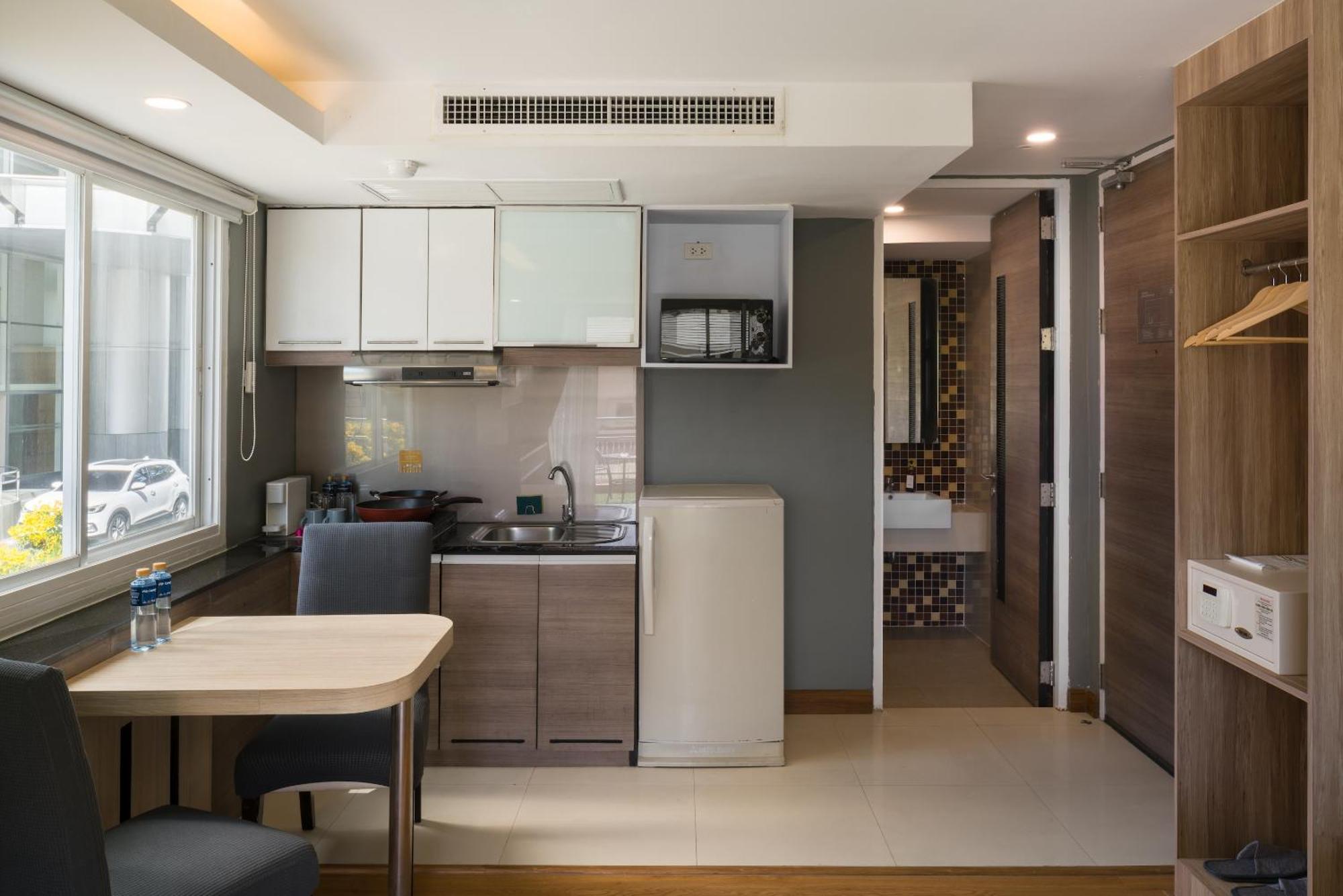 Aspira Suites Sukhumvit 20 Банкок Екстериор снимка