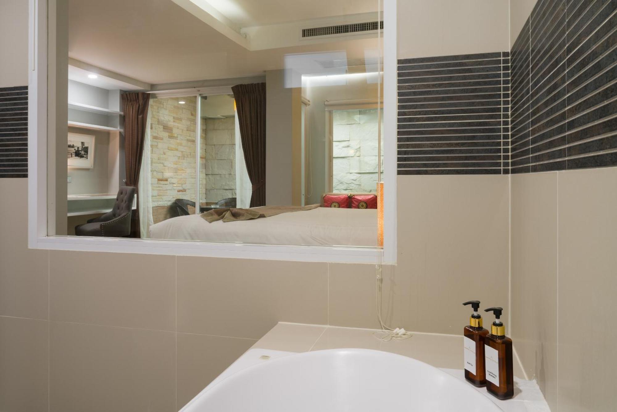 Aspira Suites Sukhumvit 20 Банкок Екстериор снимка