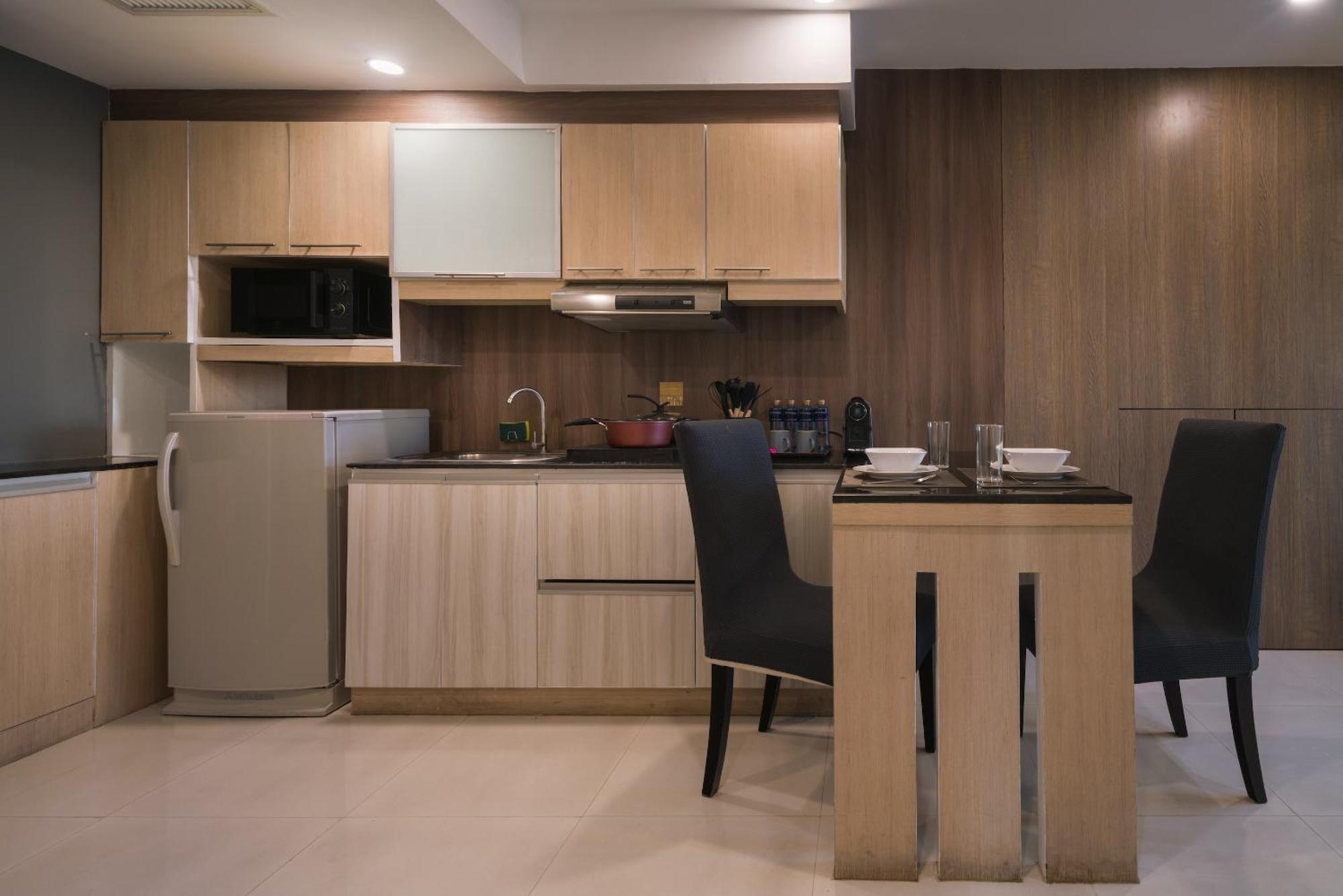 Aspira Suites Sukhumvit 20 Банкок Екстериор снимка