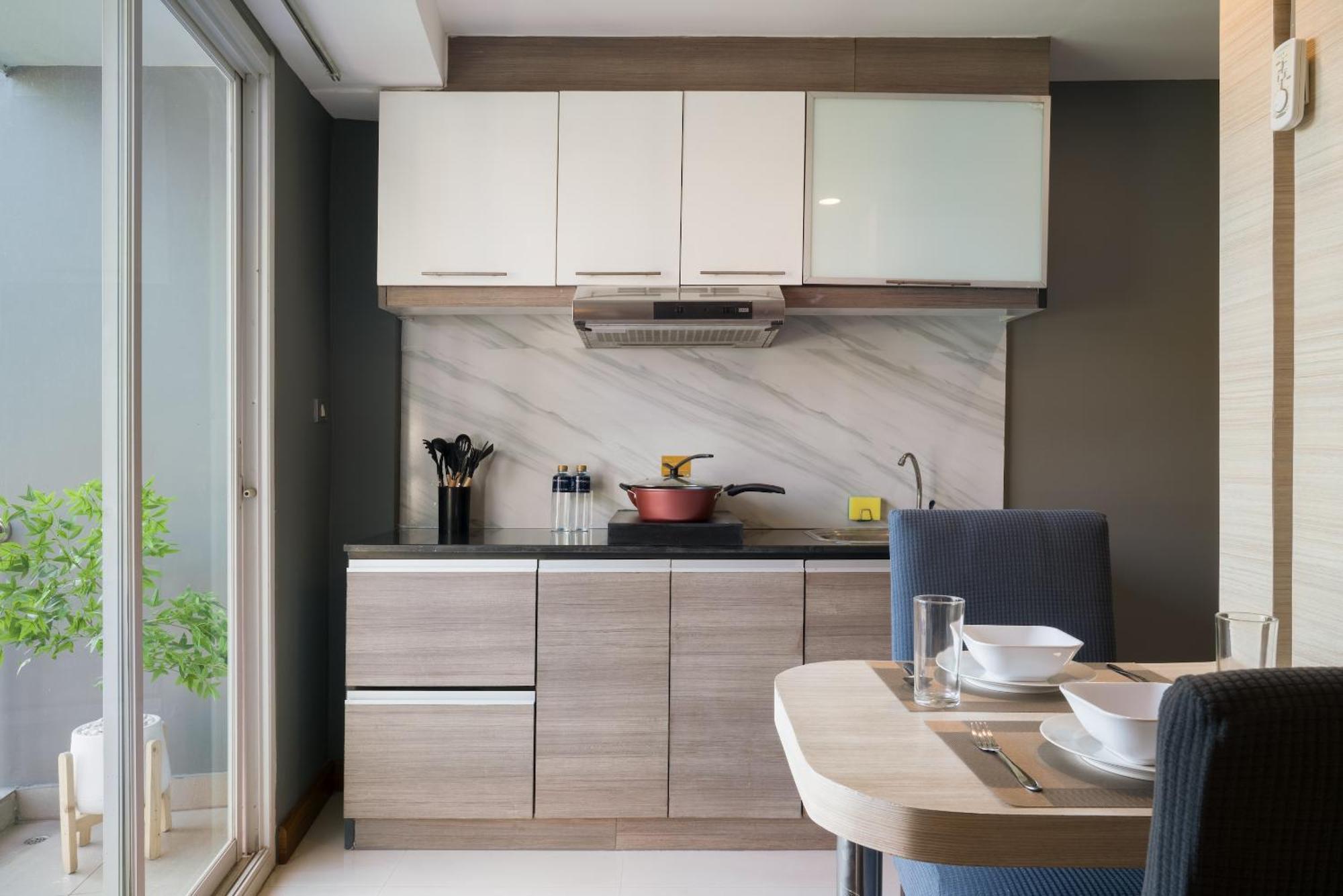 Aspira Suites Sukhumvit 20 Банкок Екстериор снимка