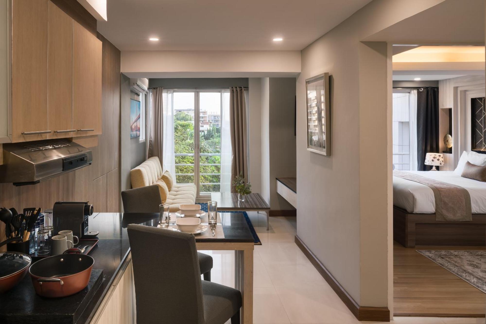 Aspira Suites Sukhumvit 20 Банкок Екстериор снимка