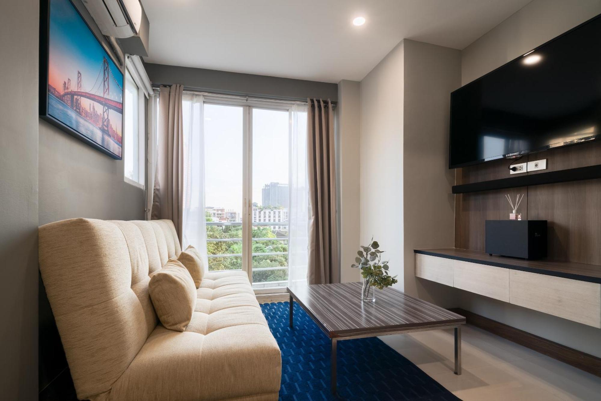Aspira Suites Sukhumvit 20 Банкок Екстериор снимка