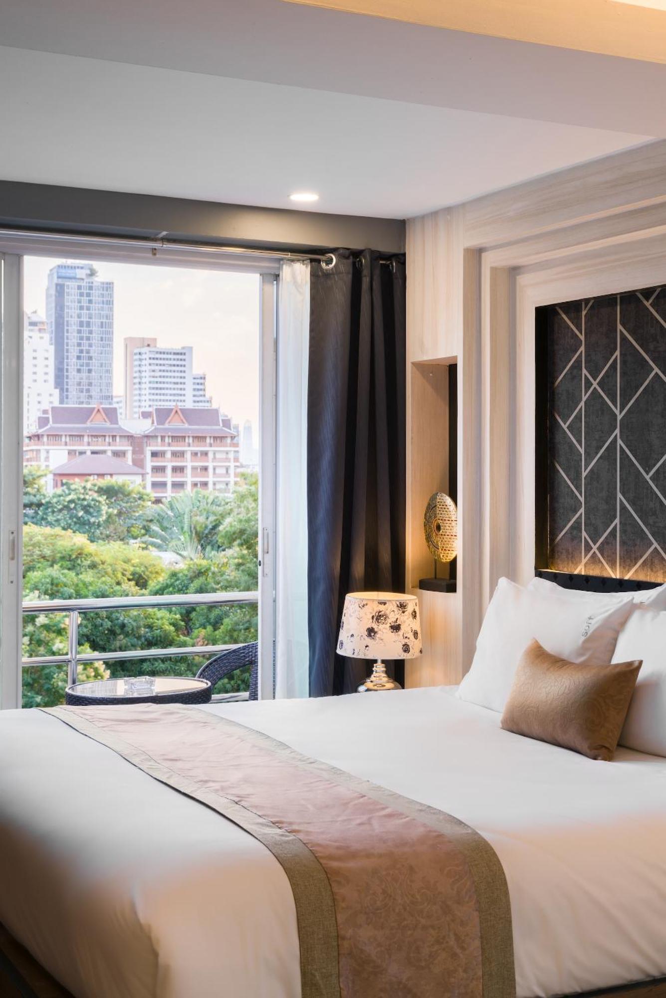 Aspira Suites Sukhumvit 20 Банкок Екстериор снимка